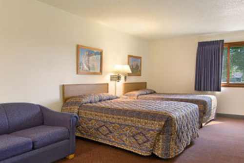 Super 8 Hot Springs 002